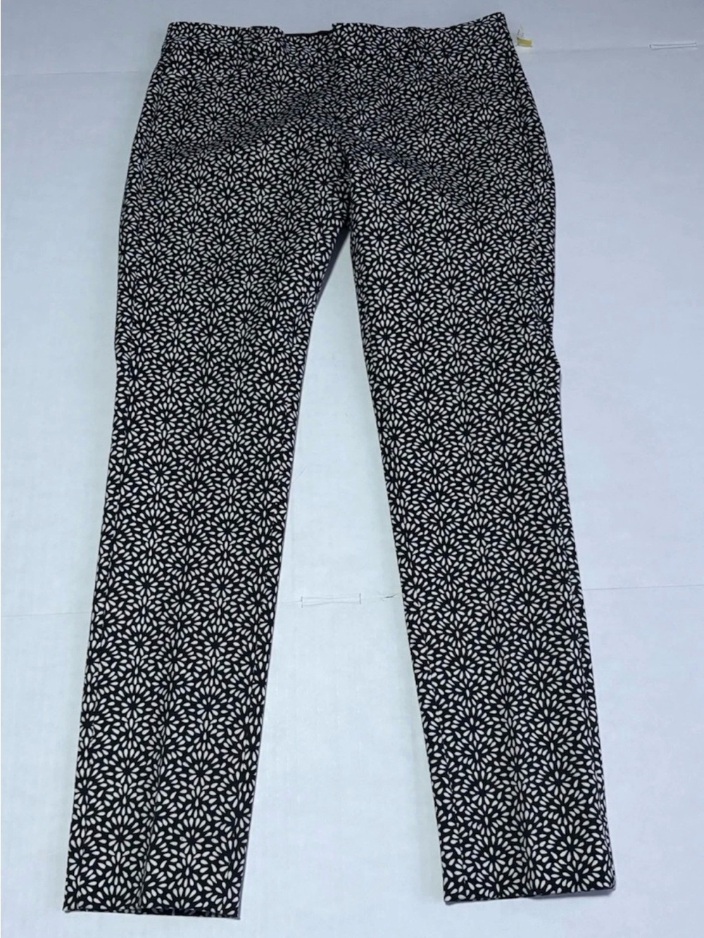 Banana republic size 0 Sloan fit Black & White Floral-Print Women's Pants